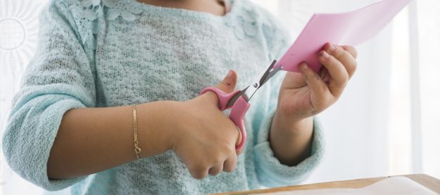 สอนเด็กใช้กรรไกร สำหรับงานศิลปะ