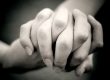 บีบมือหรือด่าทอ